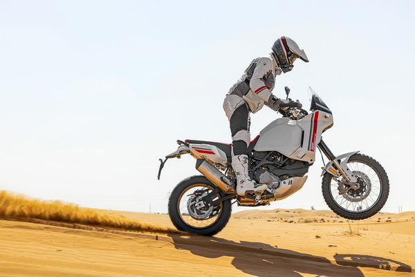 Ducati steigt mit der DesertX in den ADV-Kampf der Mittelklasse ein